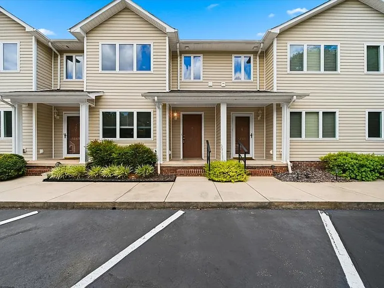 3261 White Oak Ct #J-3 — Photo 1