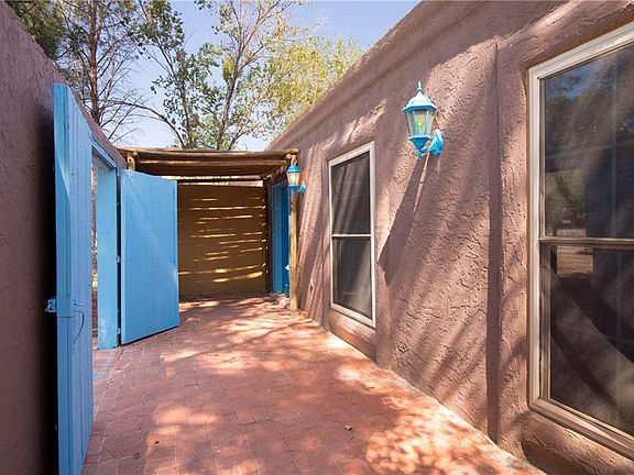 4th image of 1084 Esplanada Cir