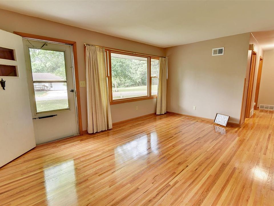 1st image of 615 W 5th Ave N