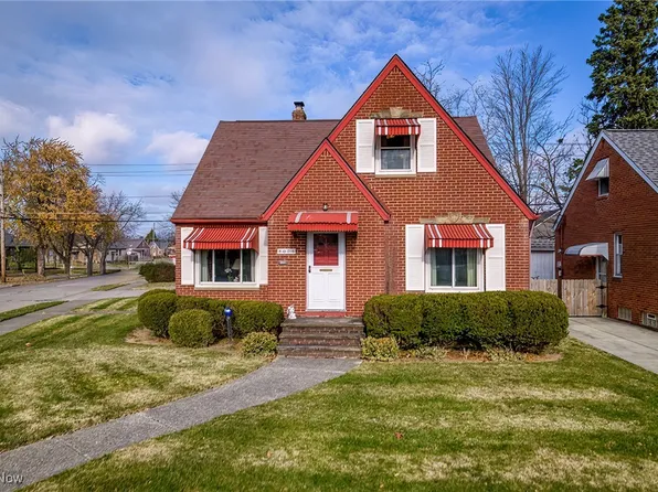 8024 Pelham Dr, Parma, OH 44129