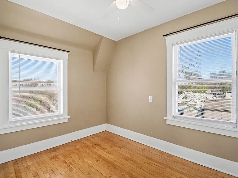 Upstairs Bedroom #4