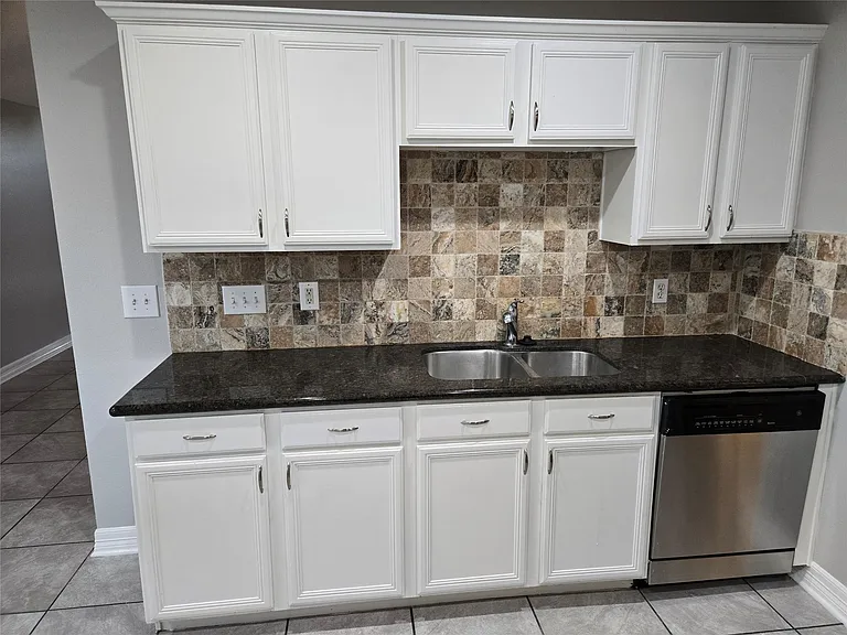 24202 Bar Kay Ln #24202 — Photo 11