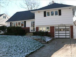 2nd image of 273 E Lexington Ave