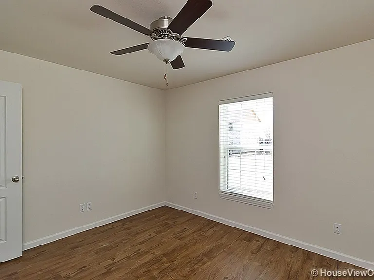 192 Lotus Dr — Photo 6