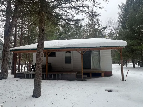 9769 Parrot Cir SE, Fife Lake, MI 49633