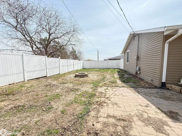 820 5th St SW, Hampton, IA 50441