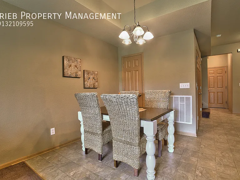 824 Woodson Ct — Photo 5