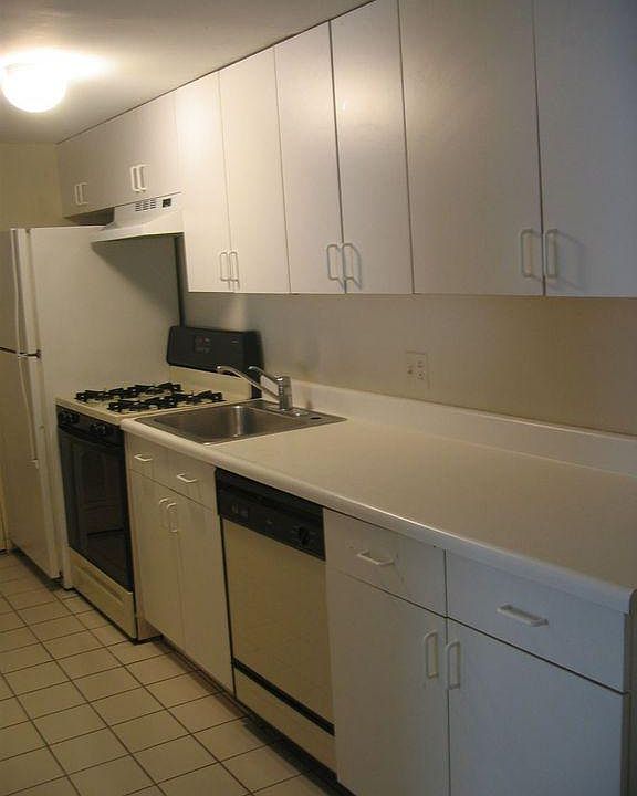 2nd image of 220 South St APT 2R