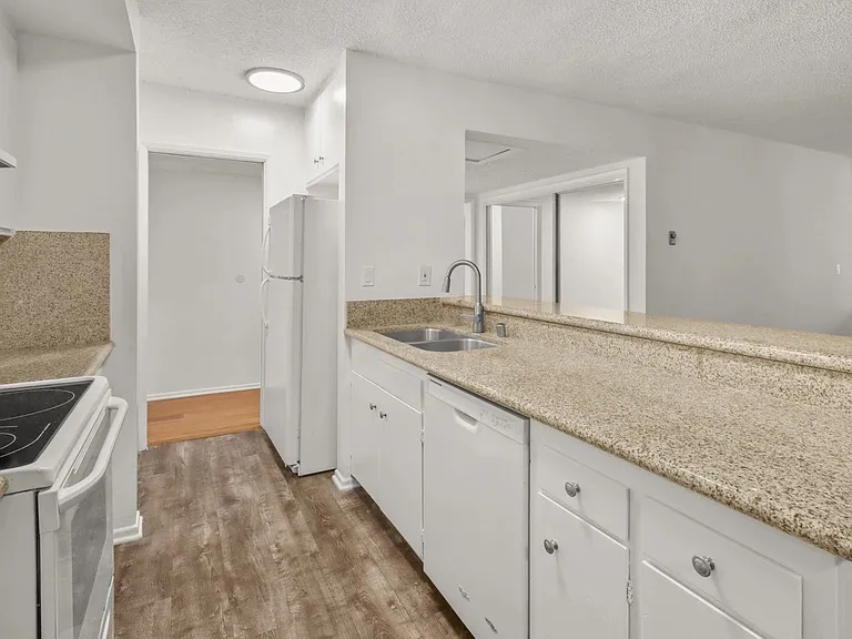 11946 Montana Ave #103 — Photo 6