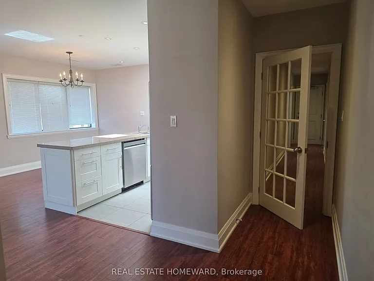 425 Queen St E #A — Photo 7