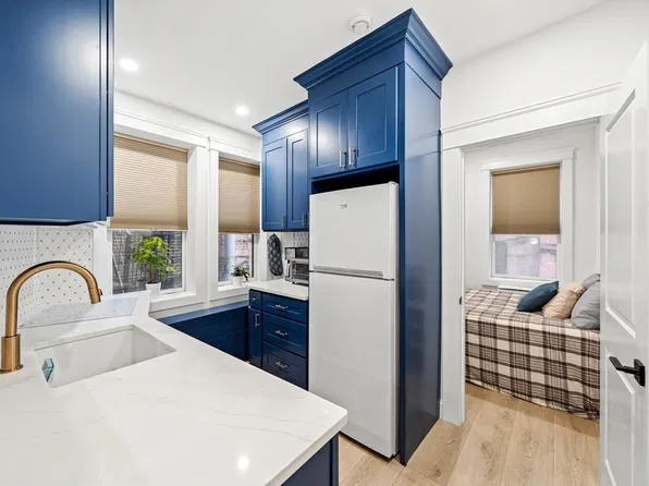 41 Irving St APT 4, Boston, MA 02114