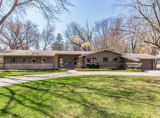 925 E Bay Point Rd, Bayside, WI 53217