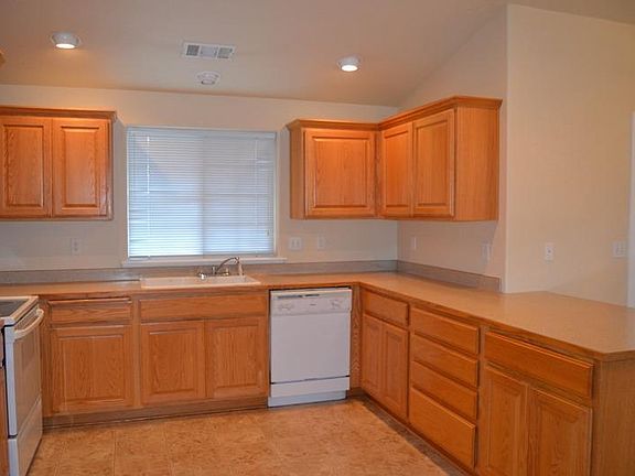 4th image of 409 Cypress Ave