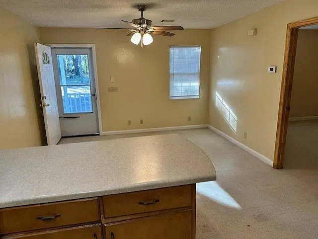 2 bed, 1.0 bath, 676 sqft, $1,000 — Photo 4
