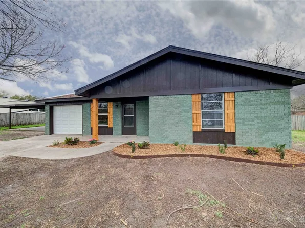 304 Oakwood St, Chico, TX 76431