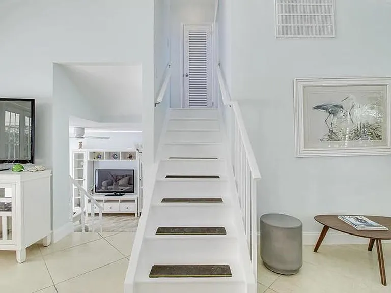1310 Manor Dr — Photo 12