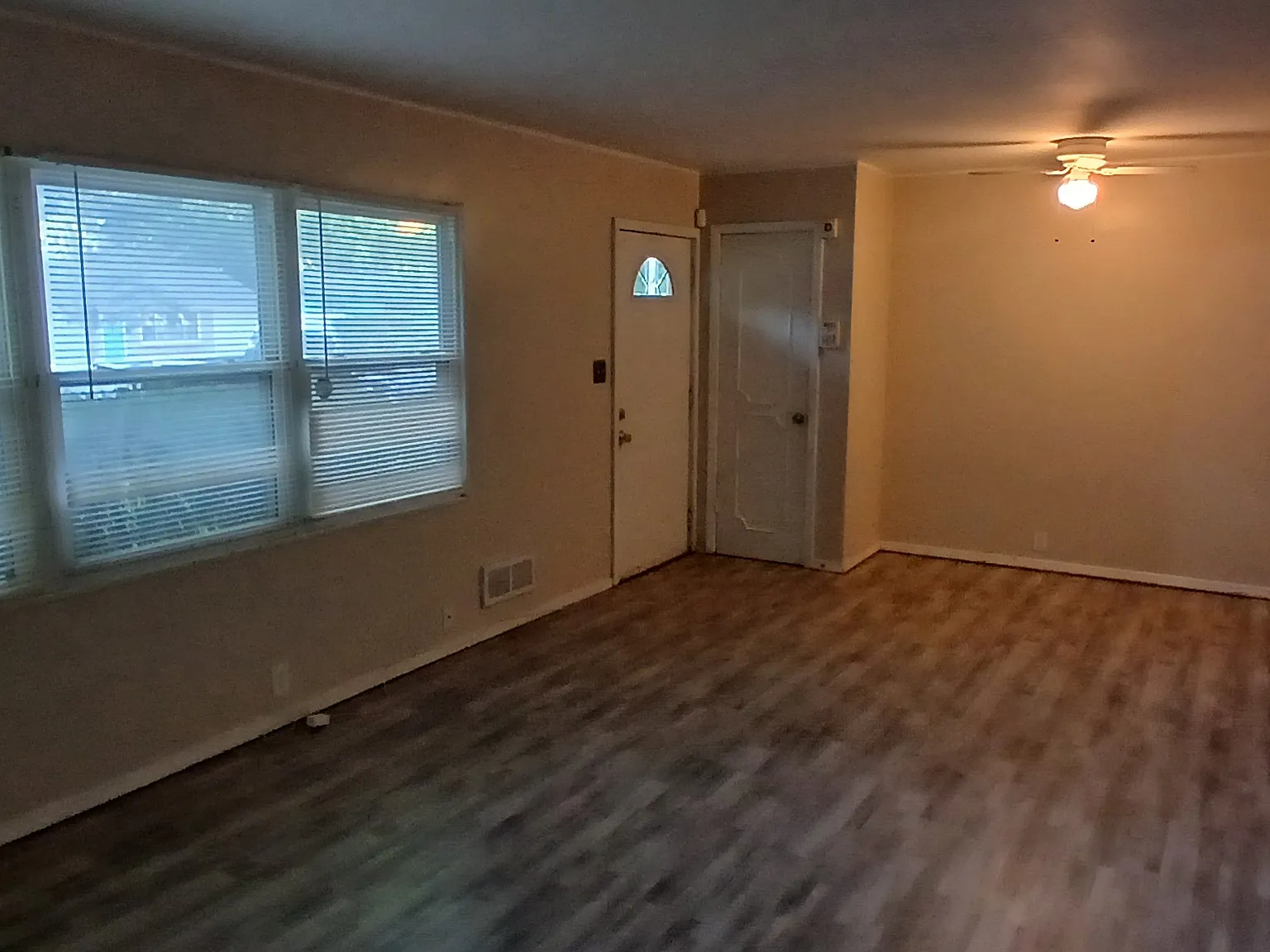4 bed, 1000 sqft, $1,295 — Photo 2
