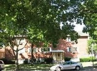 621 S Maple Ave APT 302, Oak Park, IL 60304