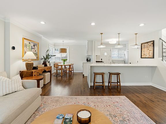 5th image of 428 W Wellington Ave #B
