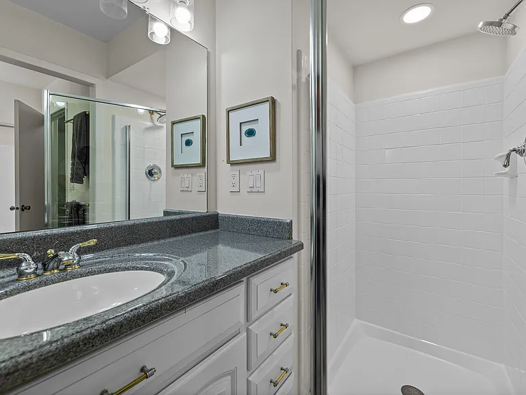 704 Oakbrook Ridge Dr — Photo 23