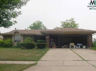 18568 Ash Creek Dr, Macomb, MI 48044