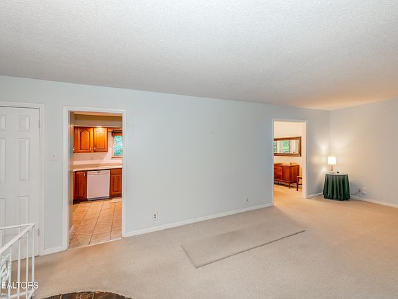 5th image of 1105 Delray Rd