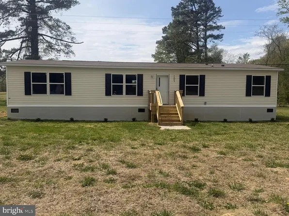 1555 Tavern Run Rd, Hague, VA 22469