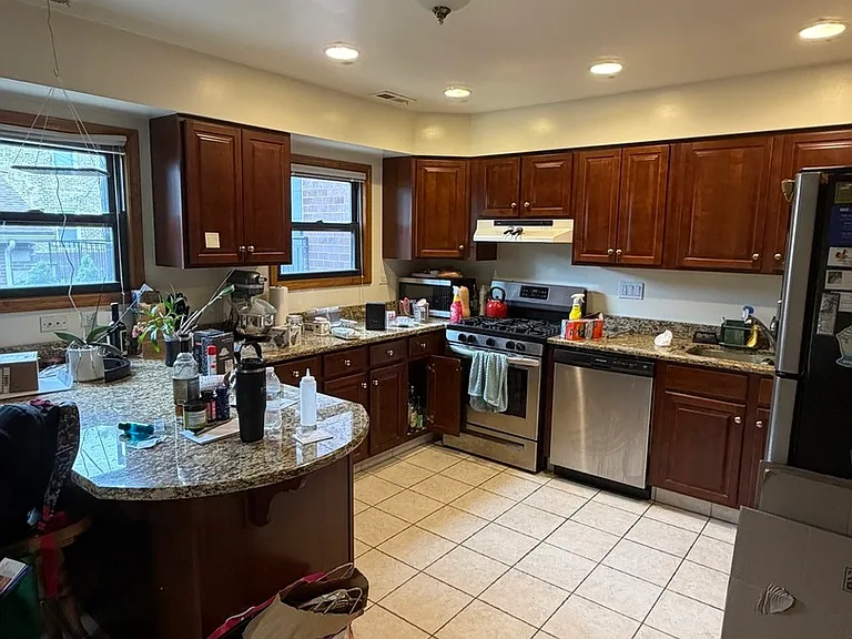 1354 W George St #1 — Photo 10