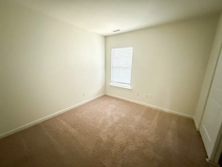 944 Avondale Dr — Photo 11