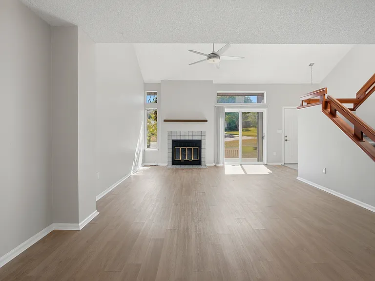 9010 Bear Mountain Dr — Photo 4