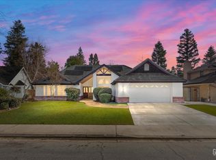 2632 Mountain Oak Rd, Bakersfield, CA 93311