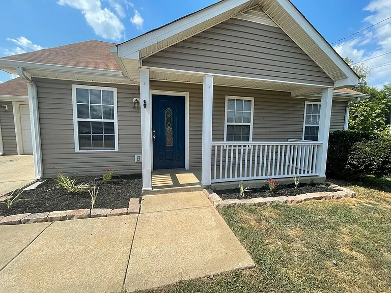 1031 McClardy Rd — Photo 2