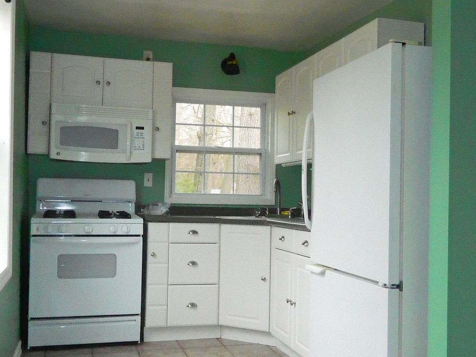 2nd image of 363 Glenn Rd