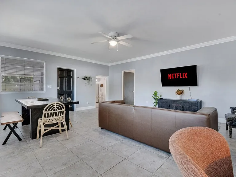 415 S Hyer Ave #B — Photo 24