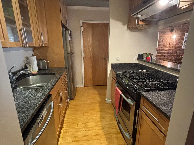254 Friend St #4 — Photo 8
