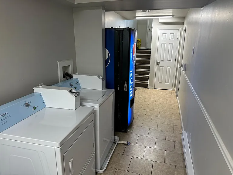 564 N Indiana Ave #3 — Photo 9