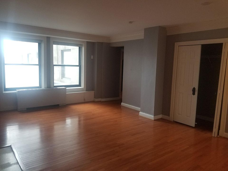 1st image of 15 E Kirby St APT 215