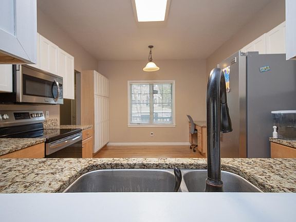 5th image of 3872 Village Circle Dr