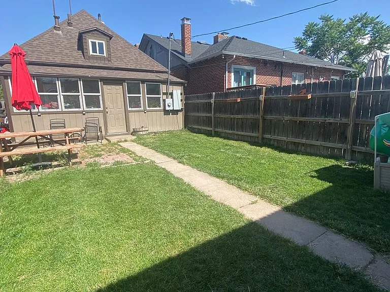 825 Fox St — Photo 7