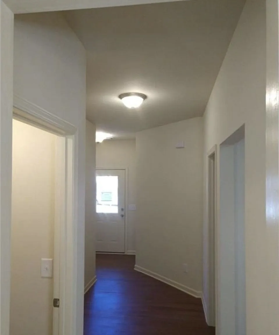 4 bed, 2000 sqft, $2,350 — Photo 3
