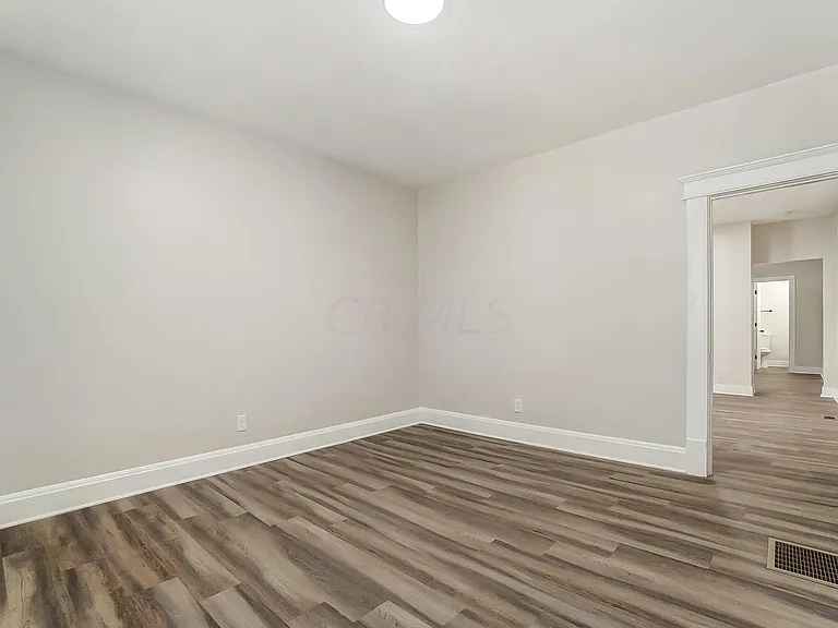 294 Dakota Ave — Photo 4