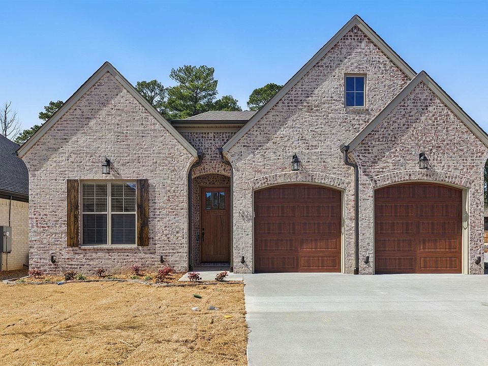 1st image of 137 Woodlands Park Dr