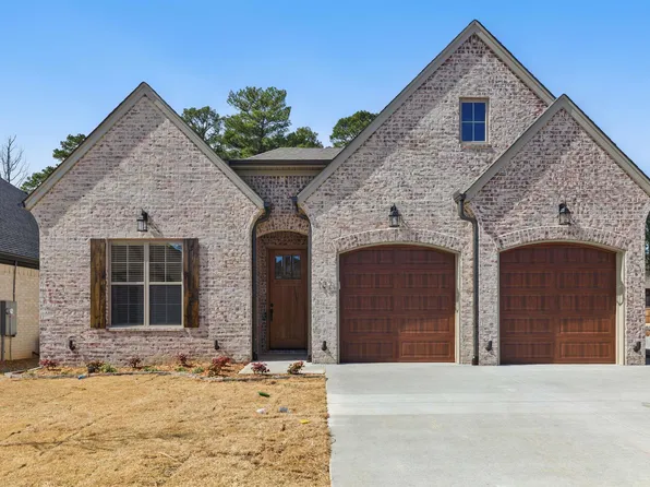 137 Woodlands Park Dr, Little Rock, AR 72211