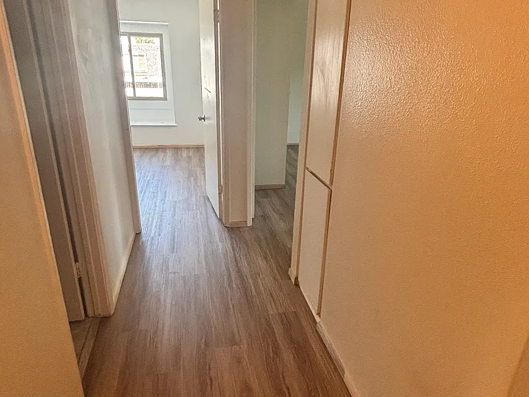 8050 N 32nd Dr — Photo 7