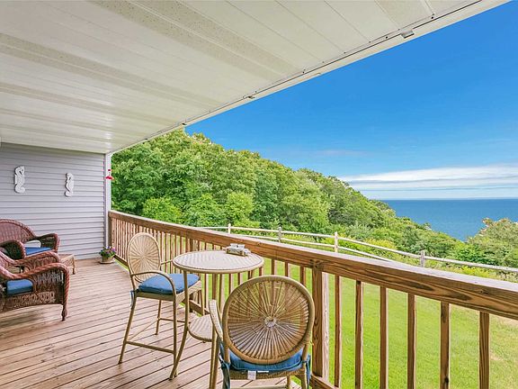 2nd image of 1009 Bluffs Dr N