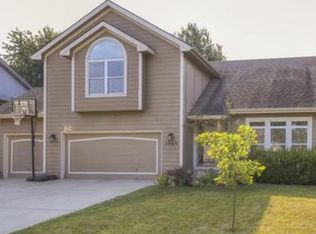 4069 SW Normandy Dr, Lees Summit, MO 64082