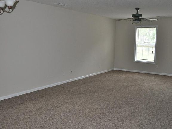 3rd image of 101A Lindsay Ct