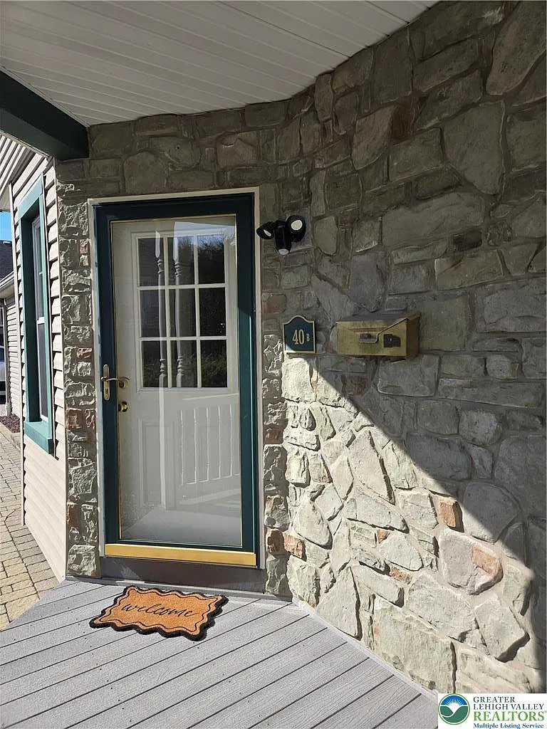 Building Photo - 40 Evergreen St #B