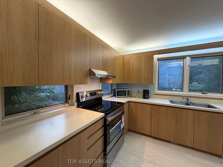 448 Cummer Ave #A — Photo 6