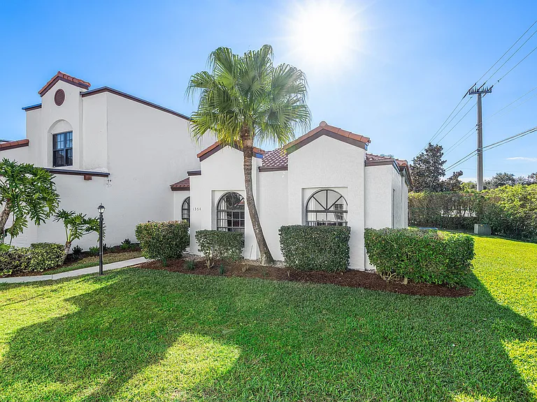 13545 Fountain View Blvd — Photo 4